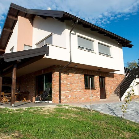 Апартаменти Apartman Grc Dugo Selo Екстер'єр фото